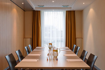 Park Inn by Radisson Zurich Airport Hotel
