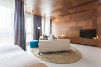 EMA House Hotel Suites