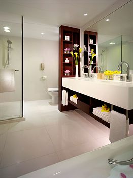 The Royal Pacific Hotel & Towers