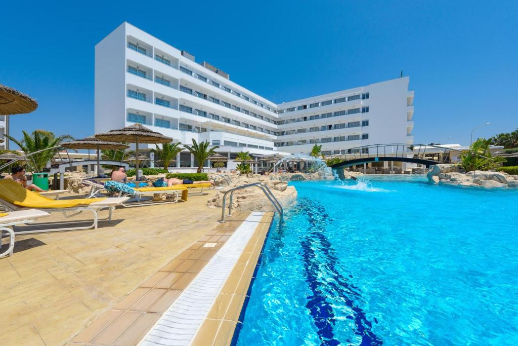 Tasia Maris Beach Hotel