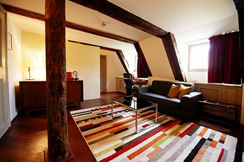 Iron Gate Hotel & Suites