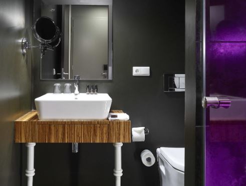The Icon Hotel & Lounge