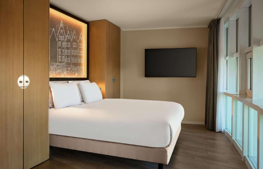 Wasserturm Hotel Cologne, Curio Collection by Hilton