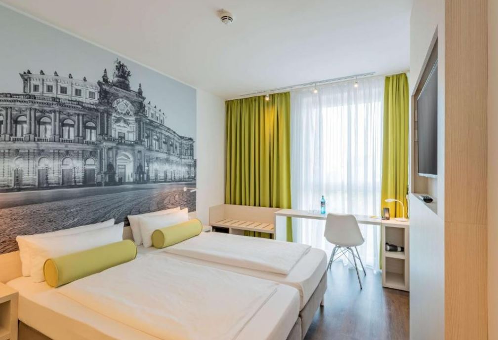 Super 8 by Wyndham Dresden