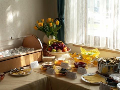 Golden Leaf Perlach Allee Hof