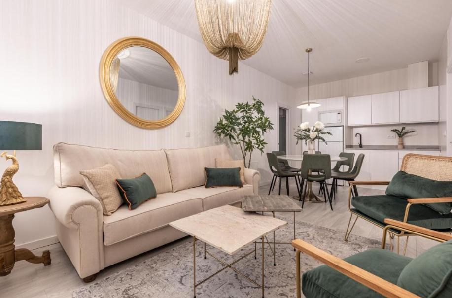 Apartamentos Puerta Elvira Suites 3000