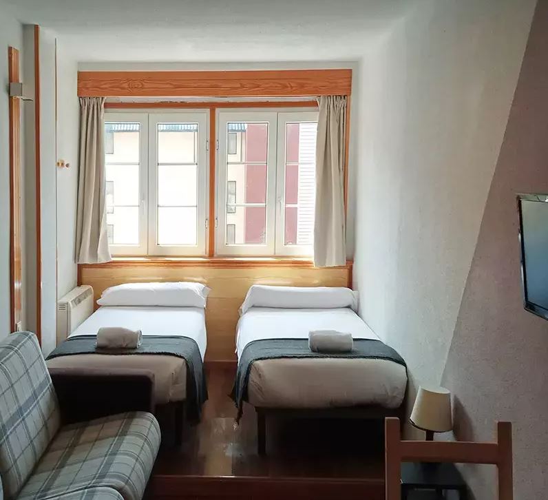 Apartamentos Las Tuyas 3000