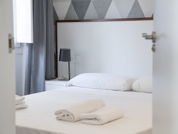 Flats Friends Soho Suites