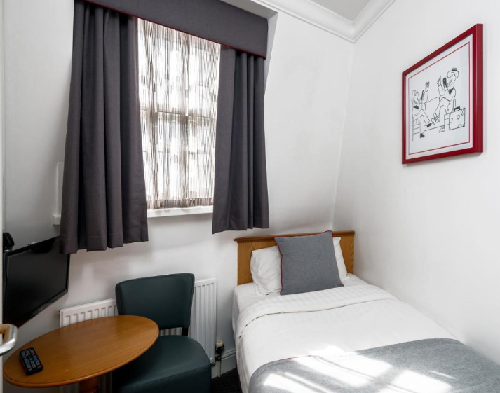 OYO Townhouse New England Victoria