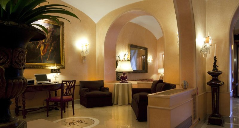 Marcella Royal Hotel Rooftop Garden