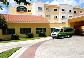 Courtyard Cancun Airport