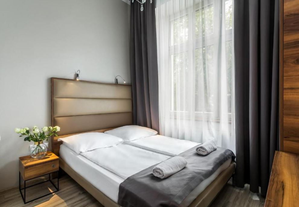 G12 Aparthotel