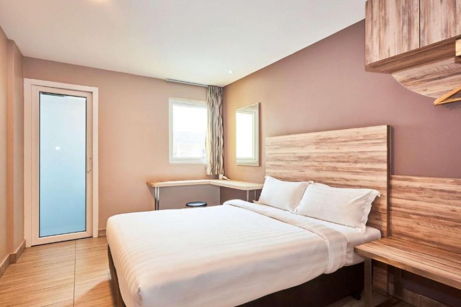 ibis budget Singapore Crystal