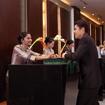 Holiday Inn Bangkok Silom
