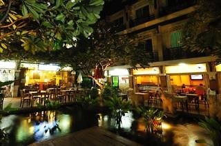 Rambuttri Village Inn & Plaza