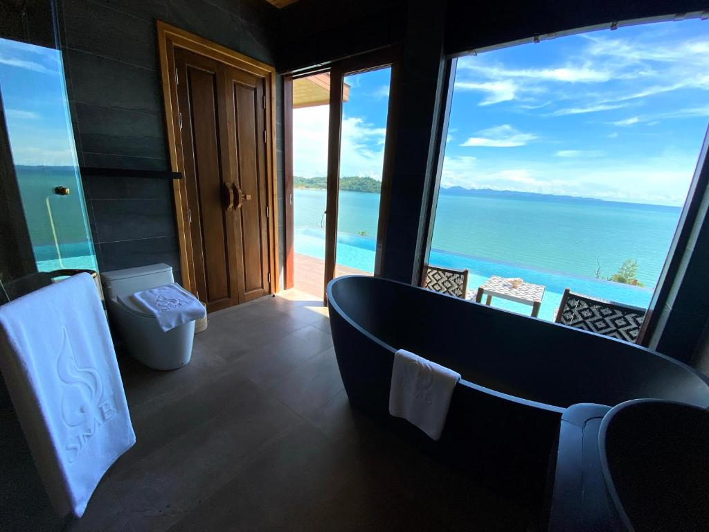 Sinae Phuket Luxury Hotel