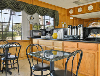 Super 8 by Wyndham Los Angeles