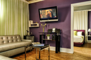 Chesterfield Hotel & Suites