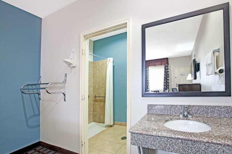 Super 8 by Wyndham Houston North I-45