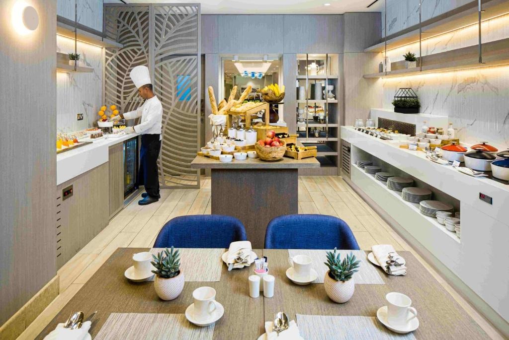 Beach Rotana - All Suites