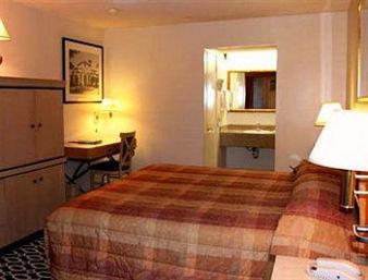TRAVELODGE PALM SPRINGS